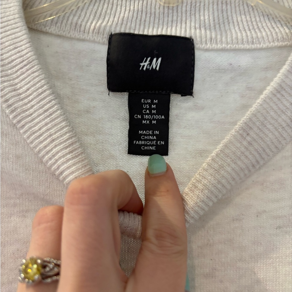 H&M Women’s Crewneck Sweater‎ in Oatmeal - Picture 2 of 4